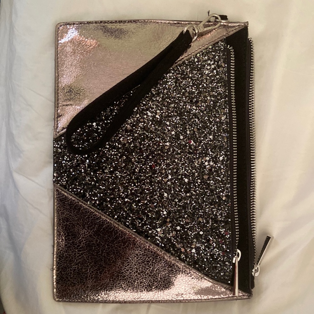 Express wristlet